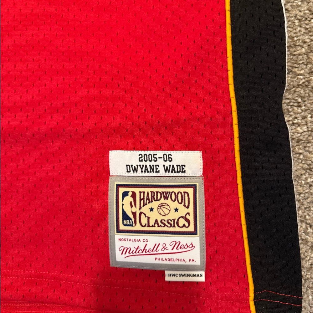 Mitchell & Ness Dwayne Wade Miami Heat Jersey - Picture 4 of 5